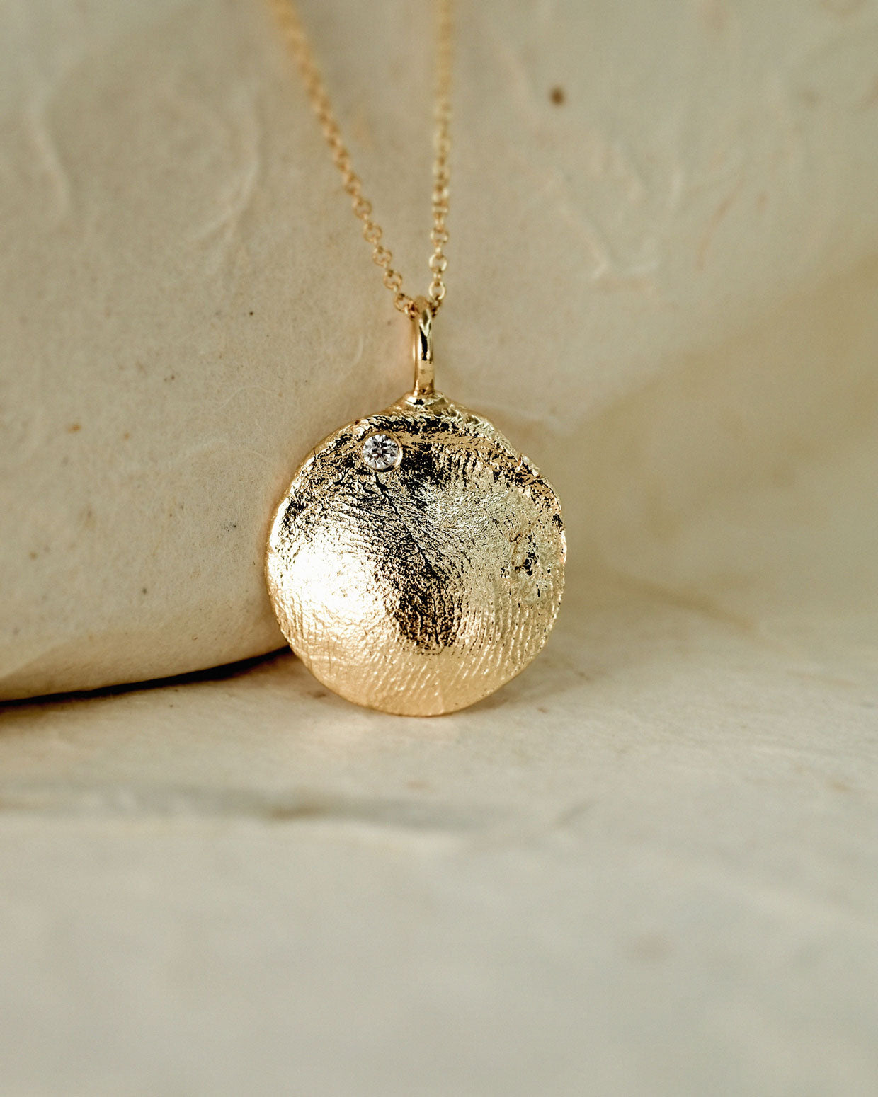 Fingerprint Charm in solid gold with a diamond