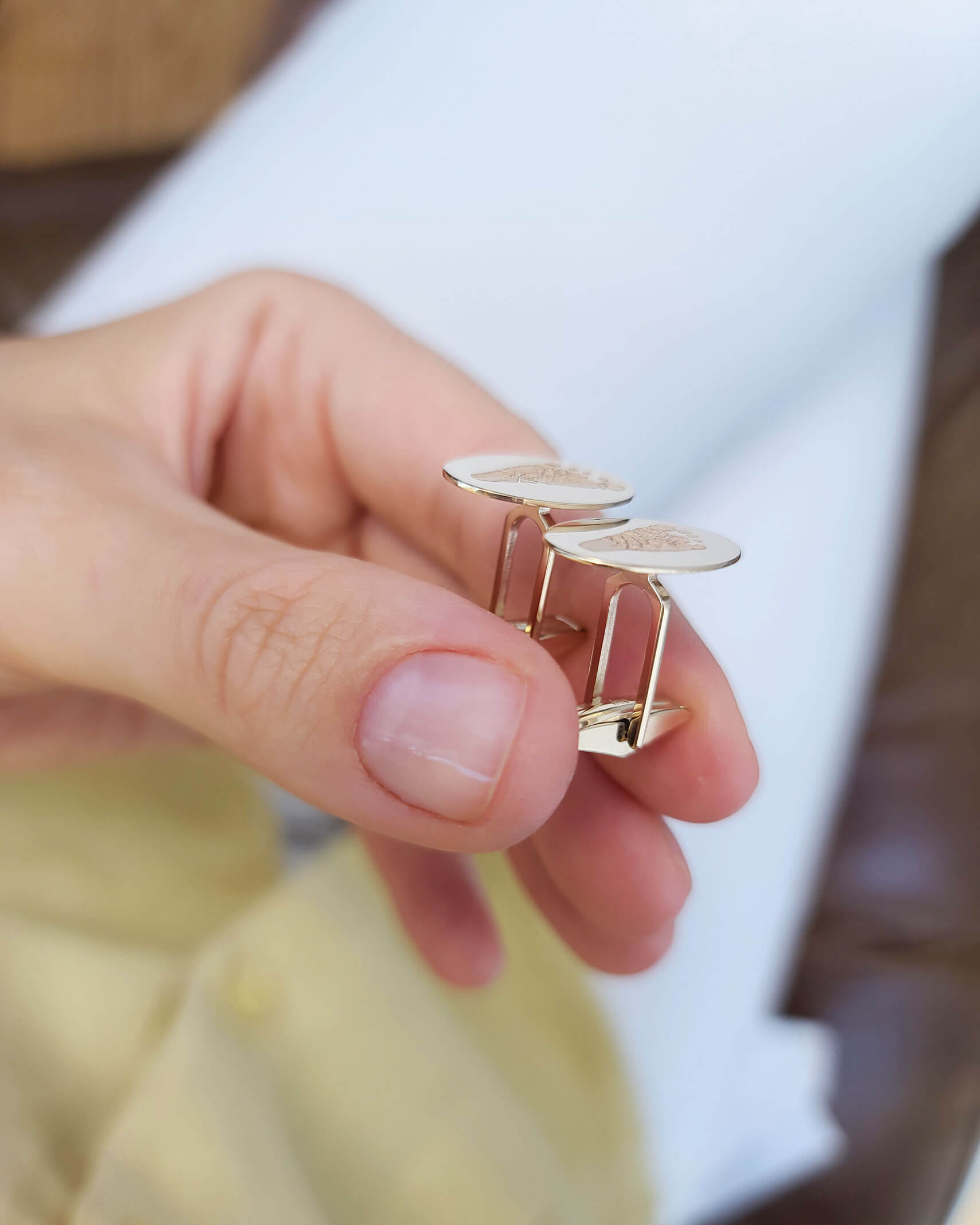 Footprint / Handprint Oval Cufflinks in 14k gold