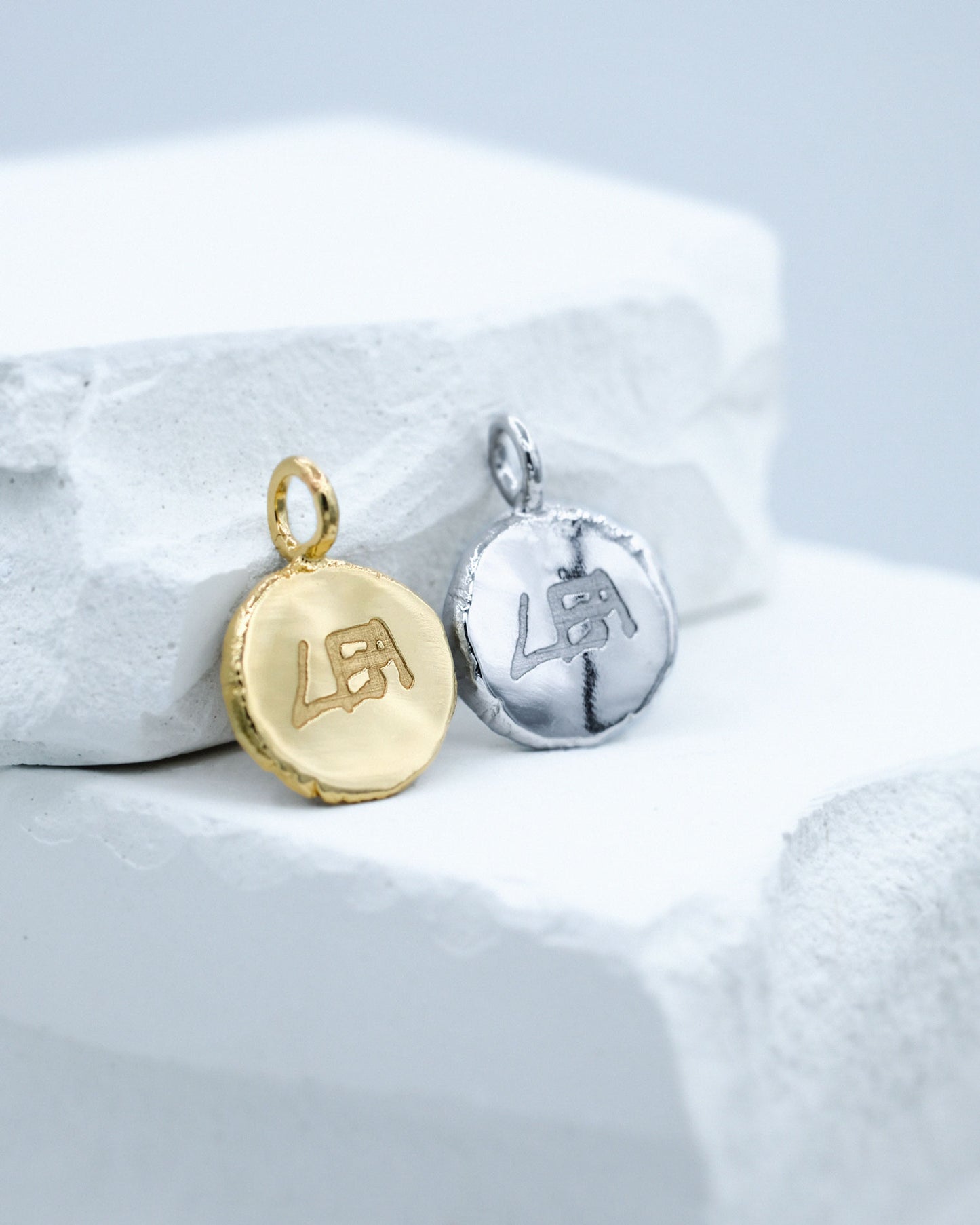 Medium Fingerprint Charm in solid gold
