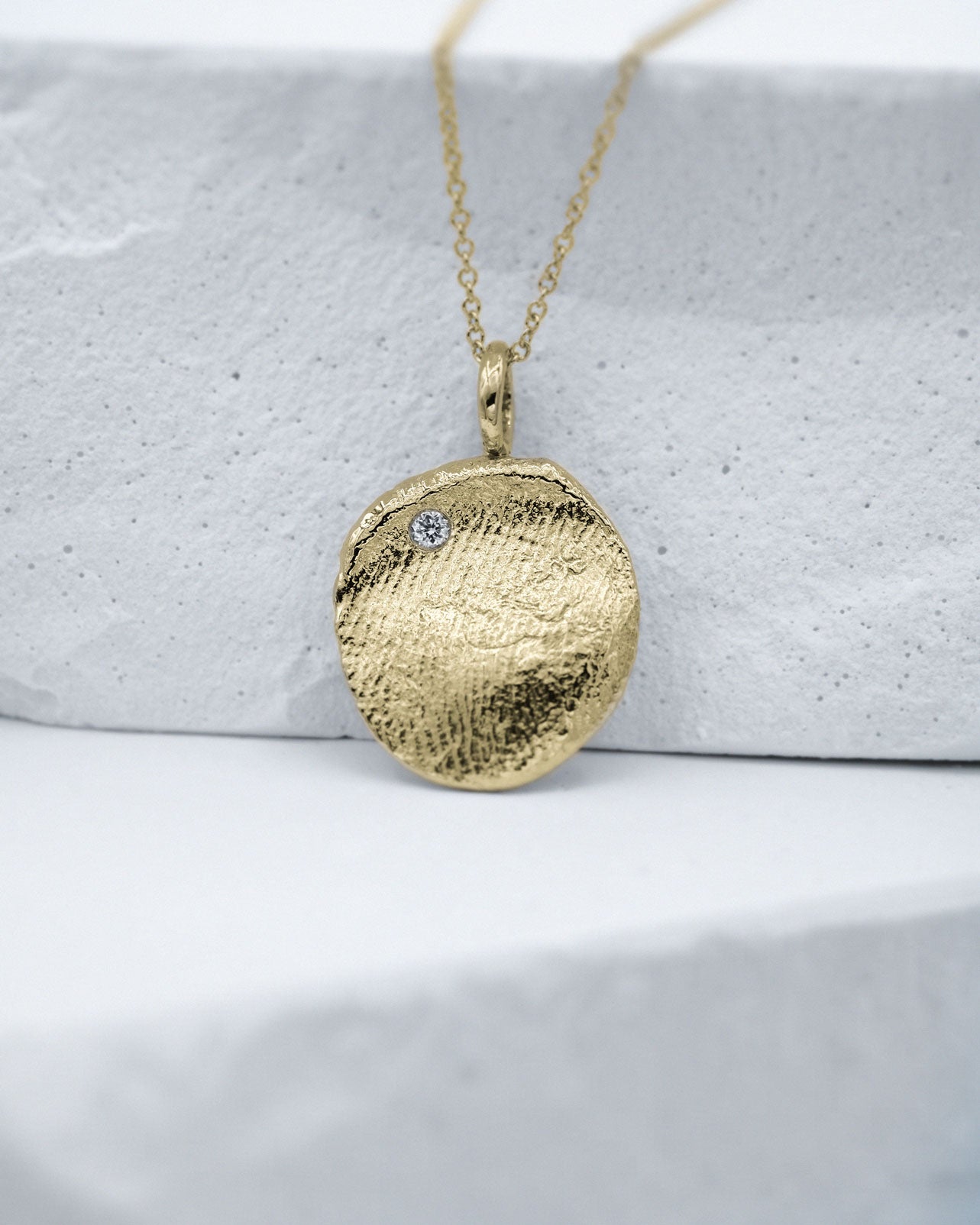 Fingerprint Necklace in solid gold with a Diamond