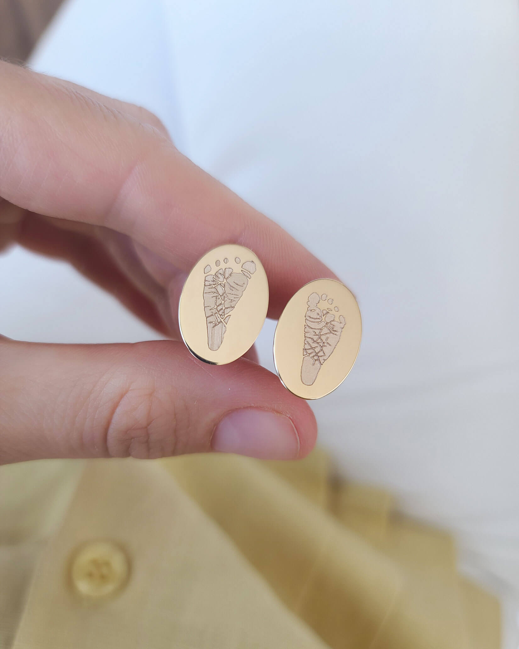 Footprint / Handprint Oval Cufflinks in 14k gold