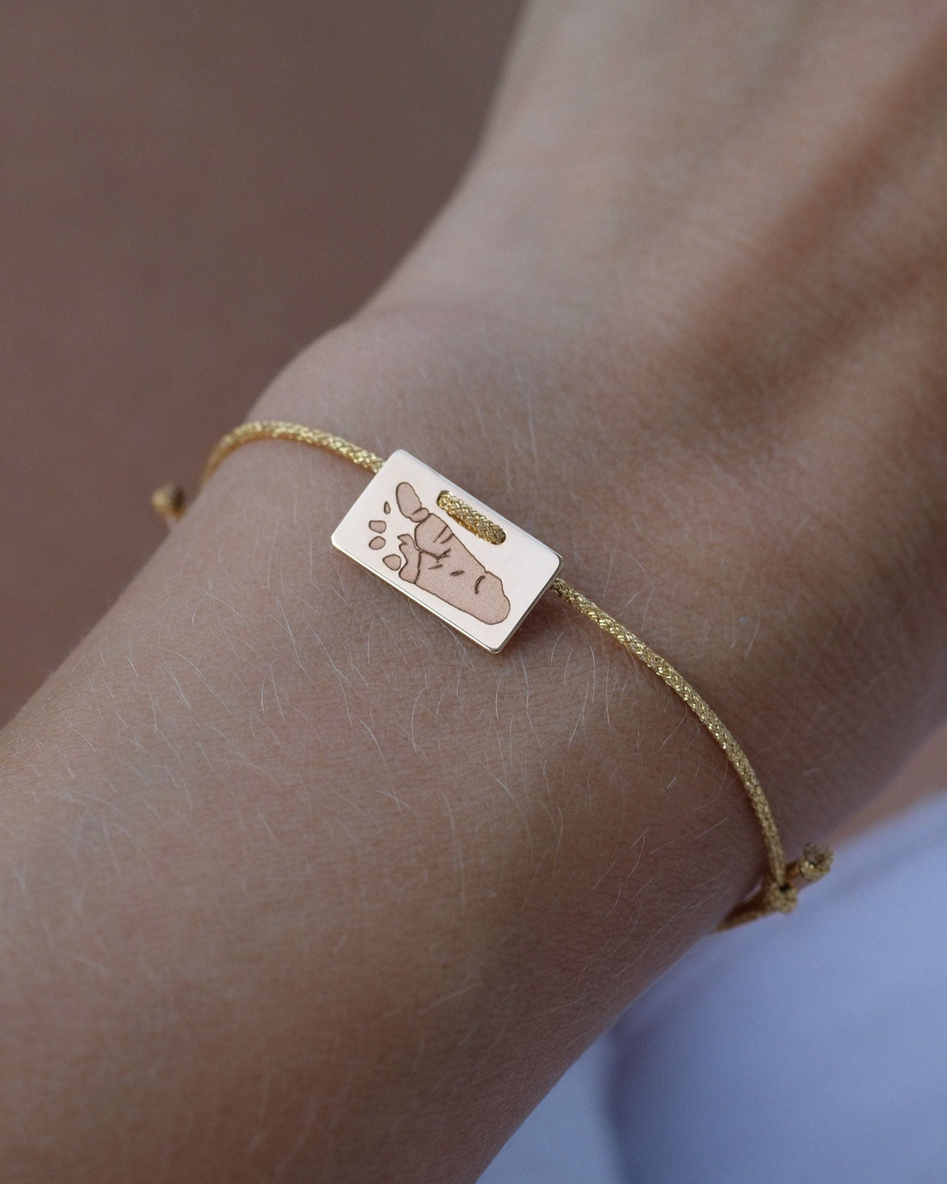 Footprint Wristband in 14K Gold